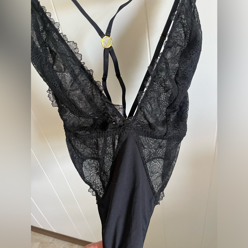 **VICTORIA SECRET** LACE BODYSUIT